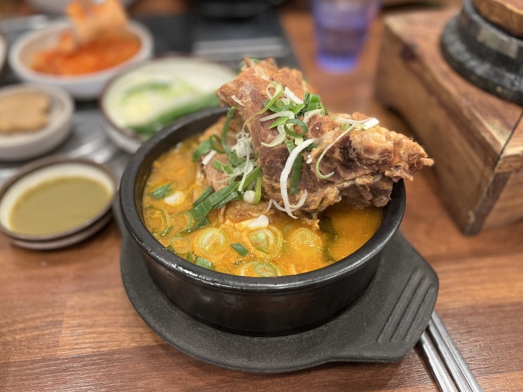 광주맛집, 부드러운 고기가 좋은 뼈해장국 맛집 왕뼈사랑 광천점