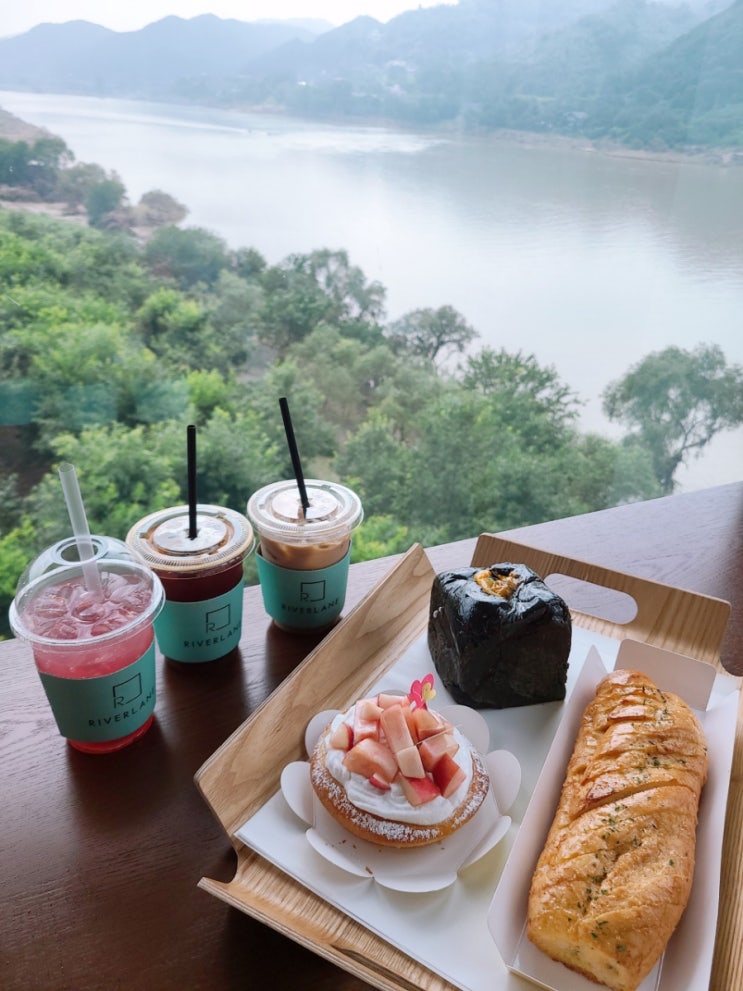 청평, 가평) 북한강이 보이는 카페, 주말 드라이브 갈만한곳, 뷰맛집 베이커리 카페 '리버레인'