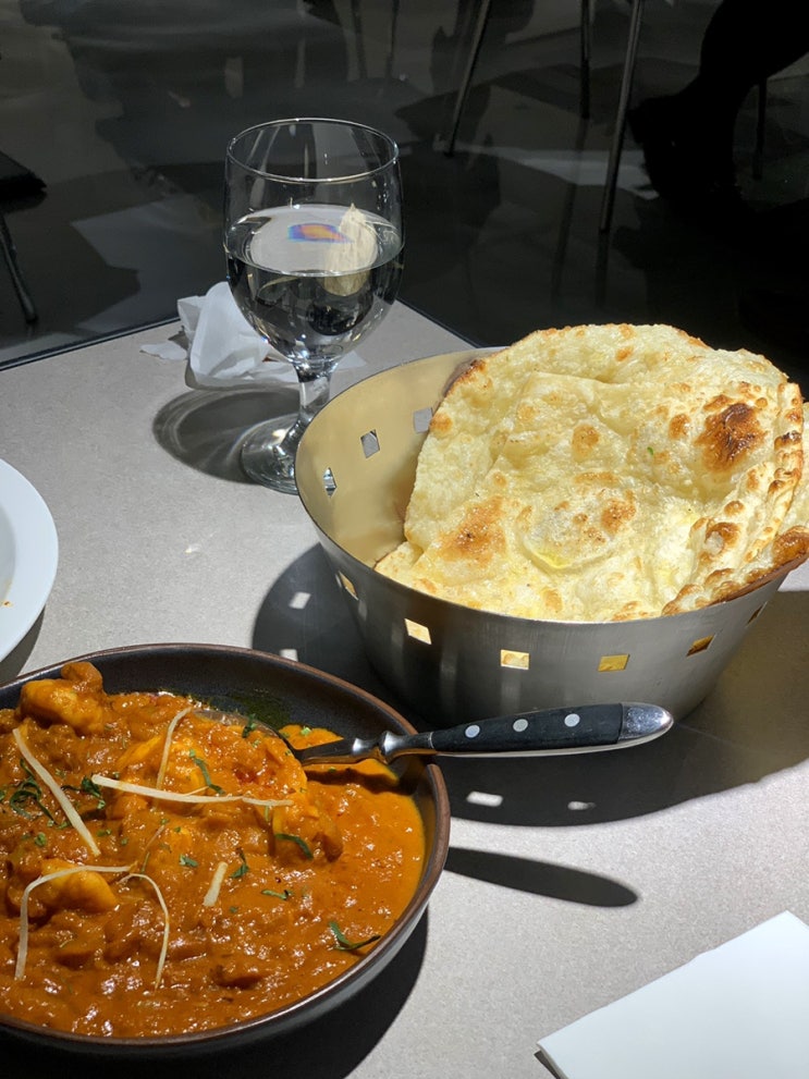  명동 맛집 / 몰또 아래 분위기 맛집 인도커리 ‘타지 Taj’와 신세계백화점 뷰포인트