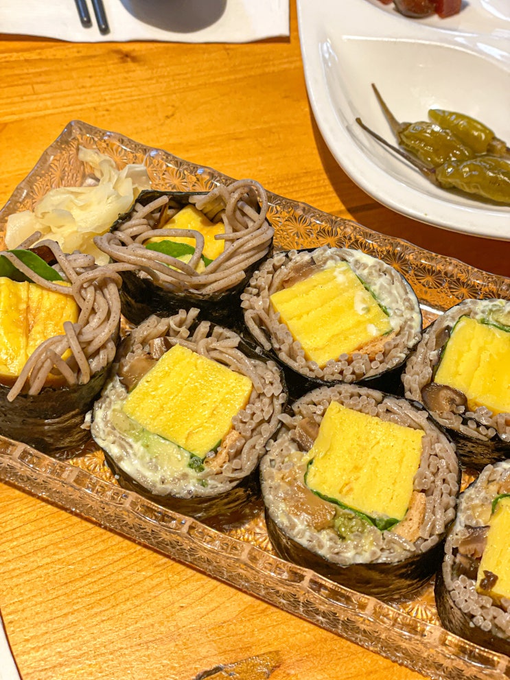  [강남구청/논현동] 메밀김밥이 정말 특색있고 맛있는 '136길 육미'