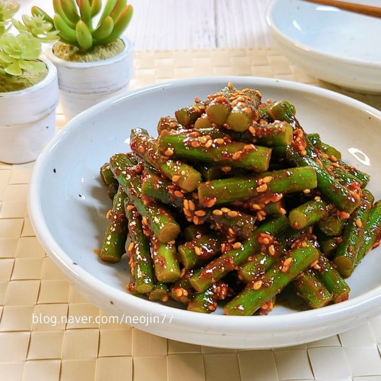 마늘쫑고추장무침 매콤달달 아삭한 식감이 좋은 마늘쫑무침 반찬종류 마늘쫑고추장무침 매콤달달 아삭한 식감이 좋은 마늘쫑무침 반찬종류