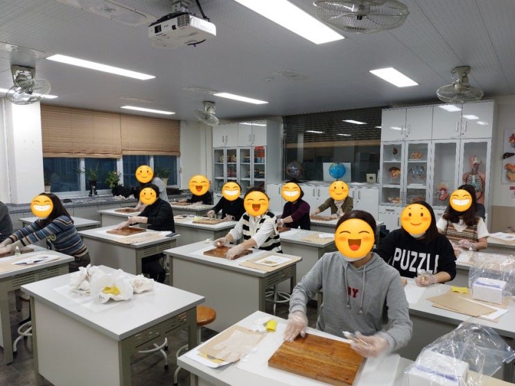  충주 충일중학교 학부모 동아리와 함께하는 ‘도마 만들기 체험 프로그램’
