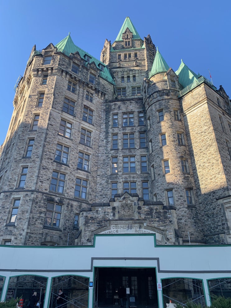 미국 유학생의 4박5일 캐나다 여행 (18) 캐나다 수도 오타와, 팔러먼트 힐 Parliament Hill, Peace Tower 그리고 꺼지지 않는 불 미국 유학생의 4박5일 캐나다 여행 (18) 캐나다 수도 오타와, 팔러먼트 힐 Parliament Hill, Peace Tower 그리고 꺼지지 않는 불