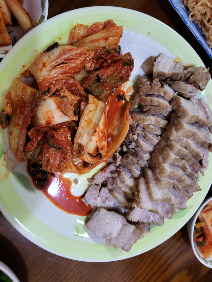  김장철 빠질 수 없는 맛있는 수육! 코스트코 통 삼겹으로 초 간단하게 만들기