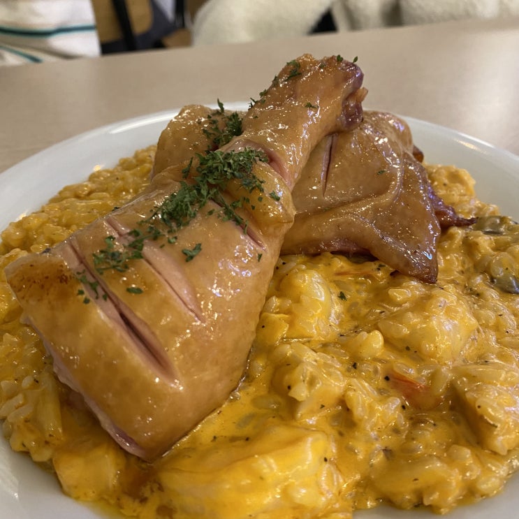  바다를  보며 먹는 일광해수욕장 맛집 세컨디포레스트(세컨드포레스트)