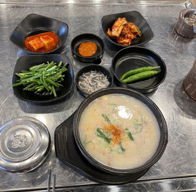 [대전 봉명동]추운 겨울엔 따듯한 국밥먹으러 ‘쌍둥이수육국밥’/무료주차장 이용