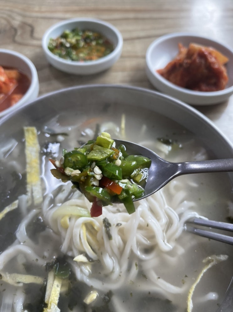  추운 겨울 따뜻한 칼국수가 맛있는 광양 서울분식(Feat.김장김치)