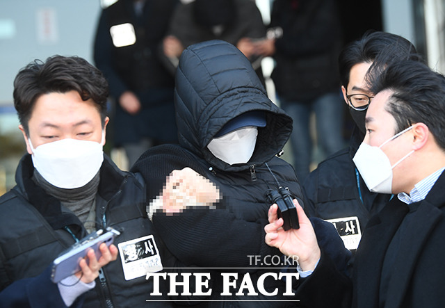 '불법촬영혐의' 골프 리조트 회장 아들 권씨 검찰 송치..."묵묵부답" '불법촬영혐의' 골프 리조트 회장 아들 권씨 검찰 송치..."묵묵부답"