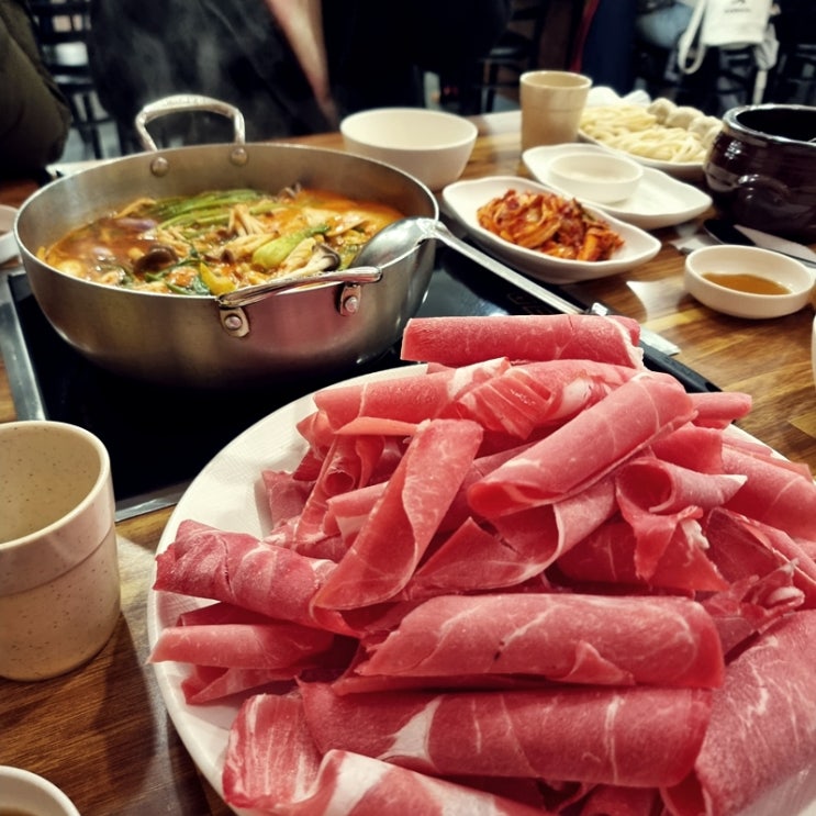  매탄권선역에서 가까운 신동카페거리 맛집 등촌샤브칼국수