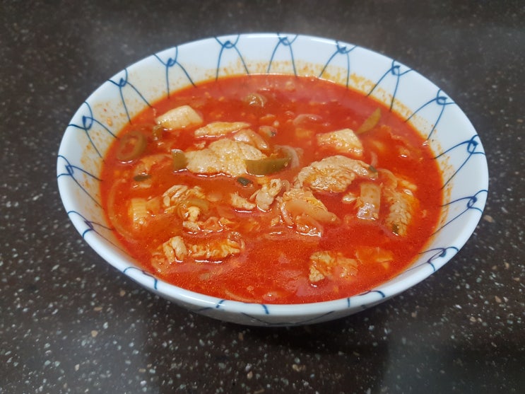  짬뽕같이 얼큰한 돼지고기 고추장찌개 만들기