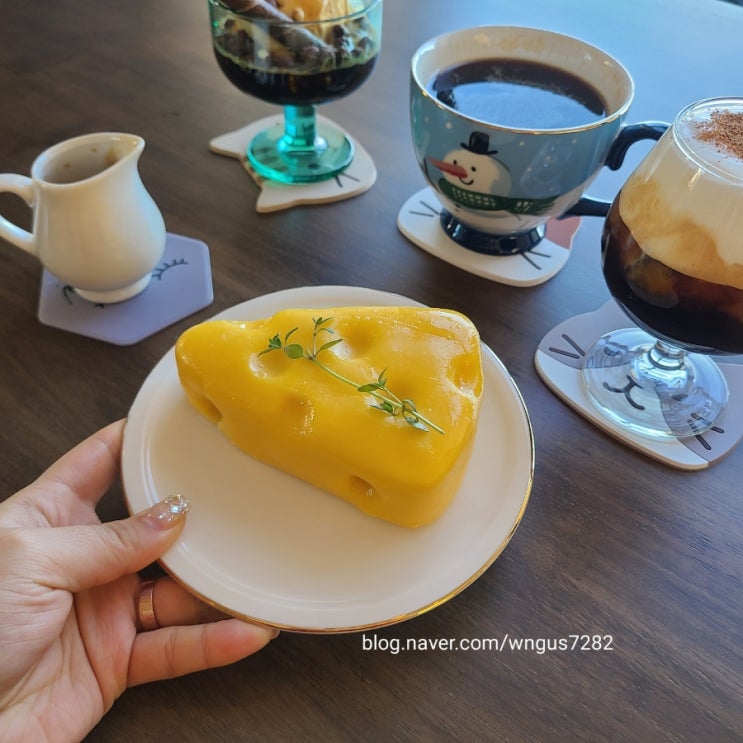 울산 오션뷰 카페/주전 카페 ｜바다가 바로 보이는 몽돌해수욕장 카페트워너스