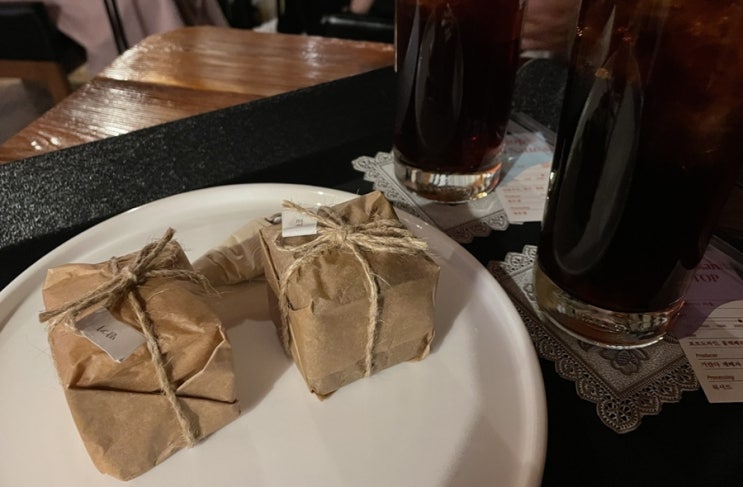  [을지로 카페] 아마츄어작업실 | 을지로, 청계천 카페 / 종로 한옥 카페 / 딸기, 초코 종류별 치즈 케이크 맛집 / 힙지로 카페 추천 / 종로3가역 커피, 와인, 베이커리 카페