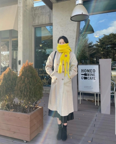  류이서, 김나영의 산뜻한 겨울 룩  비비드 목도리 x 롱 코트 / 여성의류 앳코너