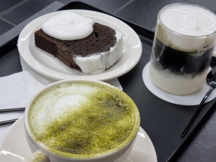 [성수동카페] 심플한 흑백톤의 카페로 유명한 칸토 카페!!