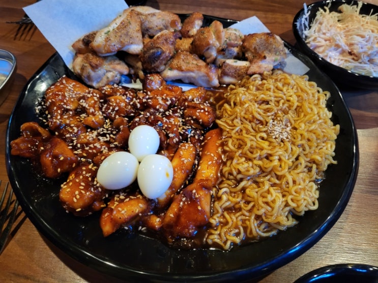  치킨은 다 맛있지만, 숯불치킨은 그냥 못 지나치지! 괴정동 꼬꼬아찌 숯불치킨