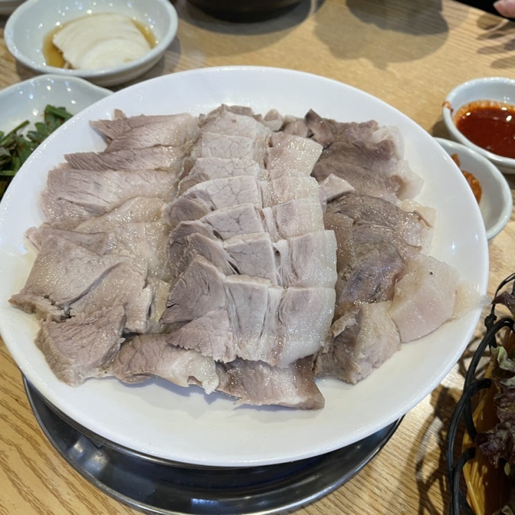 부산 대연동 맛집 쌍둥이 돼지국밥 수육백반으로 유명한 국밥집 내돈내먹 후기
