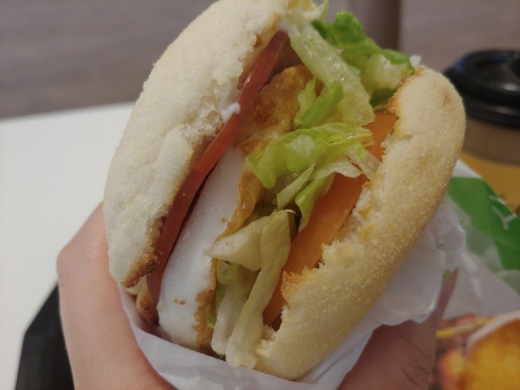 맥도날드 맥모닝시간 베이컨 토마토에그 머핀 신메뉴 가격
