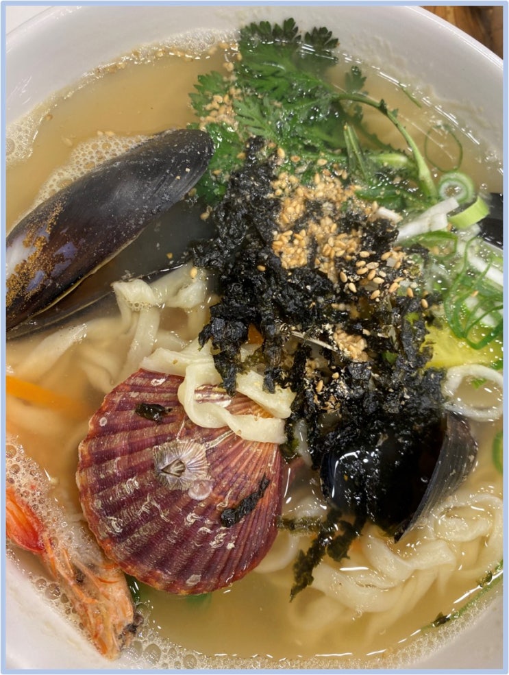  서면칼국수 가야밀면에서 찐 해물육수의 맛 느꼈어요