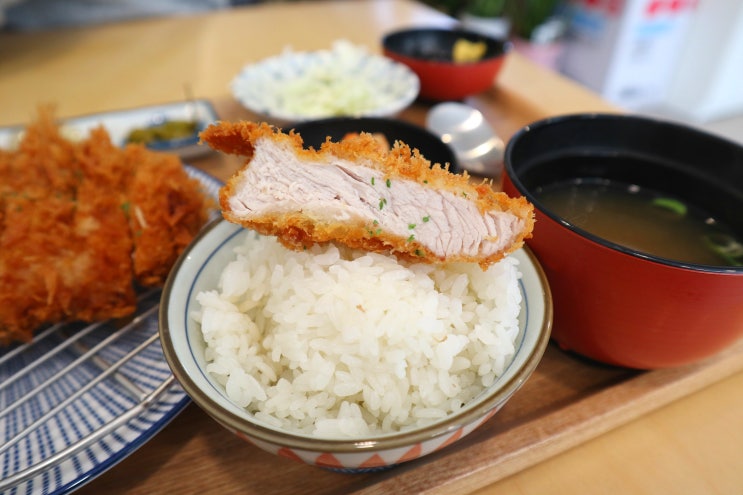  의정부연어 덮밥과 카츠가 맛있는 일식집 " 연장전 "