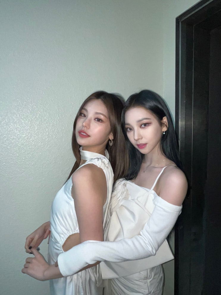 있지 예지 에스파 카리나 친목 있지 예지 에스파 카리나 친목