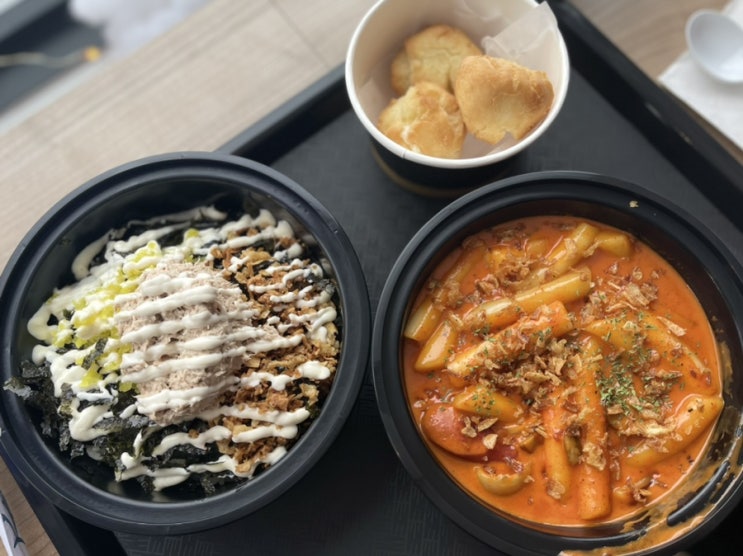  로제 떡볶이는 우주분식