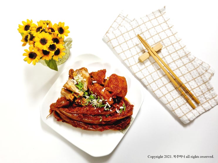  묵은지김치찜 알맞게 숙성된 묵은지로 만든 돼지고기김치찜