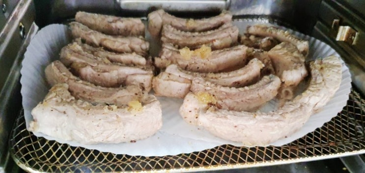  돼지 등갈비 쪽갈비 소금구이 에어프라이어 활용하여 간단히 만들기 온도 시간 조절은 실패c