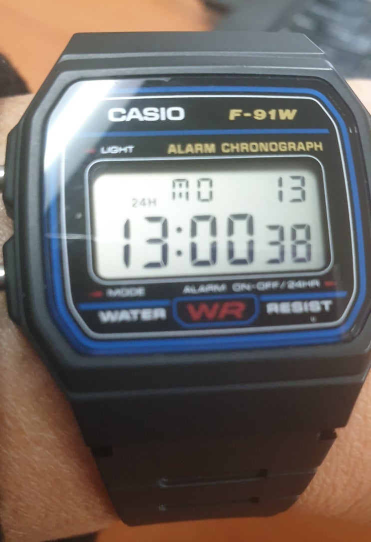  막 사용하기 좋은 전자시계 CASIO F-91W