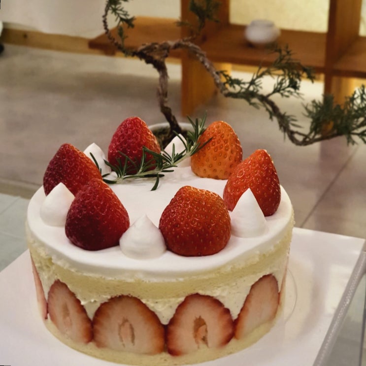  카페장쌤, 다쿠아즈랑 딸기프레지에가 맛있는 일산 디저트 맛집