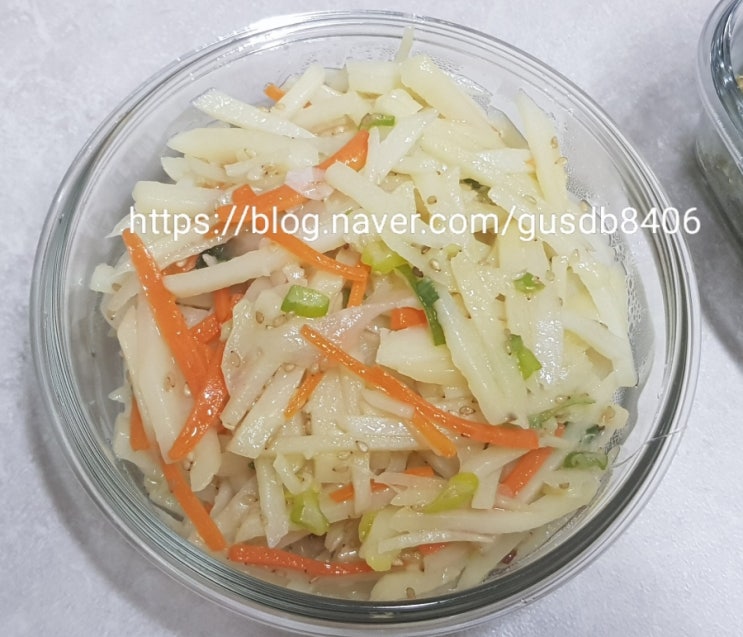 밑반찬 만들기 감자채 볶음 무생채 미역 줄거리 고사리 볶음! 밑반찬 만들기 감자채 볶음 무생채 미역 줄거리 고사리 볶음!