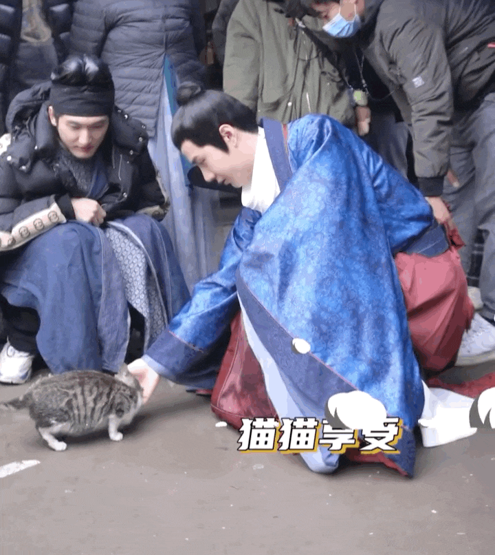  一博呀!!!!! 羡慕嫉妒恨啊!!!!!!!!!!!Sada가 살다살다  고양이랑 강아지랑 토끼랑 새끼돼..이리 부러울줄이야~~cc
