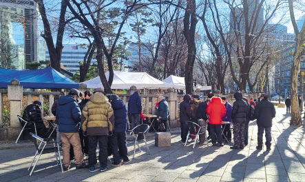 또 문닫은 복지관 ...갈 곳 없는 노인들 또 문닫은 복지관 ...갈 곳 없는 노인들