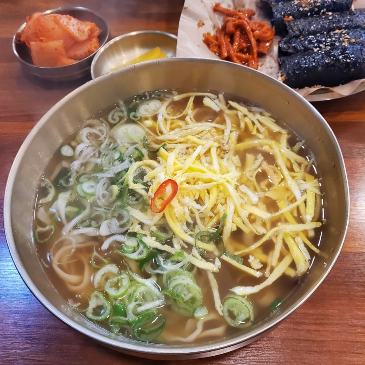  든든한 고기국물 사직동 순진한칼국수