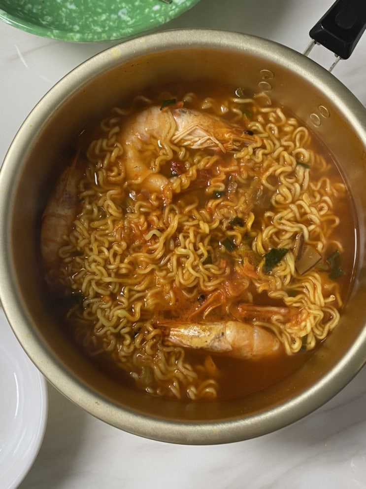  어느날저녁과 간식 ㅣ 새우라면 , 마고플레인스콘