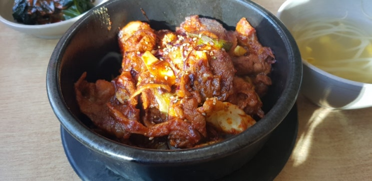 평촌 오비즈타워 2층 구내식당 해반 한정식 백반 뚝배기제육 점심식사 후기 평촌 오비즈타워 2층 구내식당 해반 한정식 백반 뚝배기제육 점심식사 후기