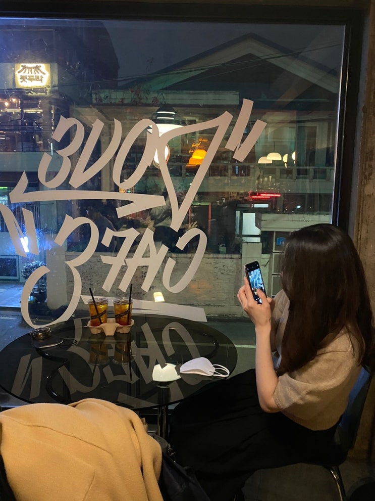  합정 카페 / 힙하고 분위기 좋은 카페 ‘도브’에서 티한잔