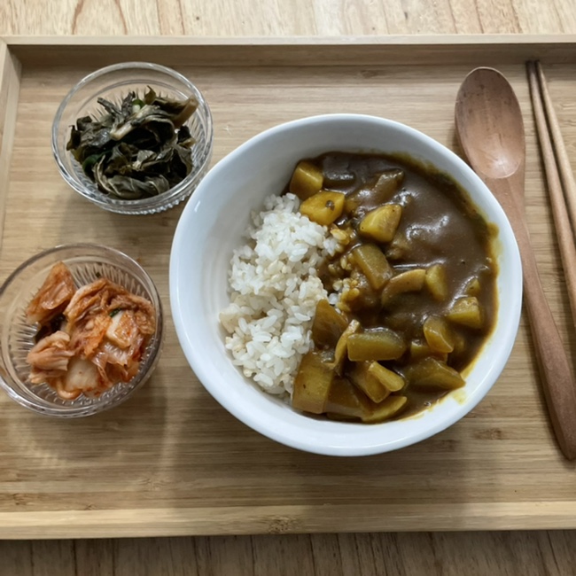 [채식 식단] 양송이감자카레, 시래기나물, 단호박샌드위치