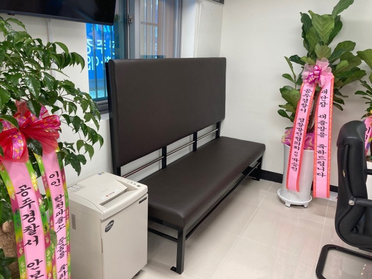  경찰서 _ 피의자 대기석