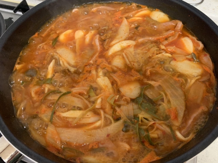 크리스마스 저녁이되니 절로 생각나는 "부대찌개 " 속이 개운하니~아주 탁월한 메뉴 선택이였던 것 같아요 크리스마스 저녁이되니 절로 생각나는 "부대찌개 " 속이 개운하니~아주 탁월한 메뉴 선택이였던 것 같아요