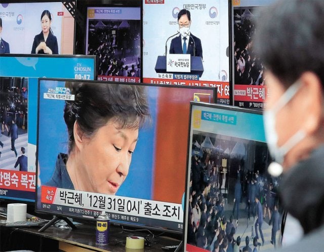 ‘박근혜 사면’에 ‘끼워넣기·야권분열 술수’ vs ‘사면 유감·개탄’ 비판.. 메인기사 리....