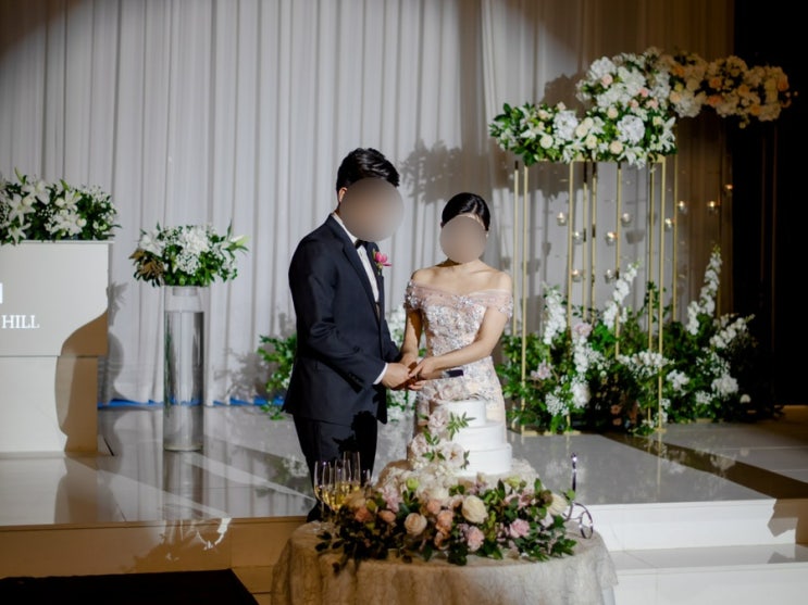  W9. 셀렉션H 본식 가봉 + 2부 드레스 후기 - 어두운 웨딩홀 비즈 드레스