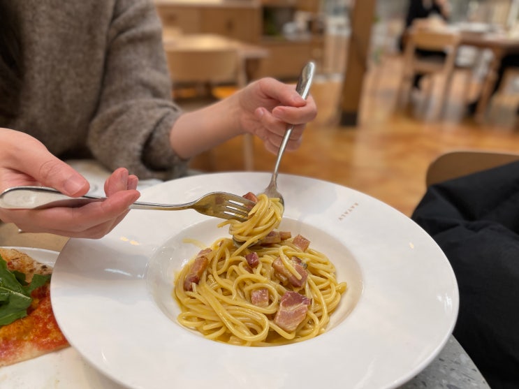 여의도 더현대 파스타 이탈리 EATALY 까르보나라 푸로슈토 루꼴라피자