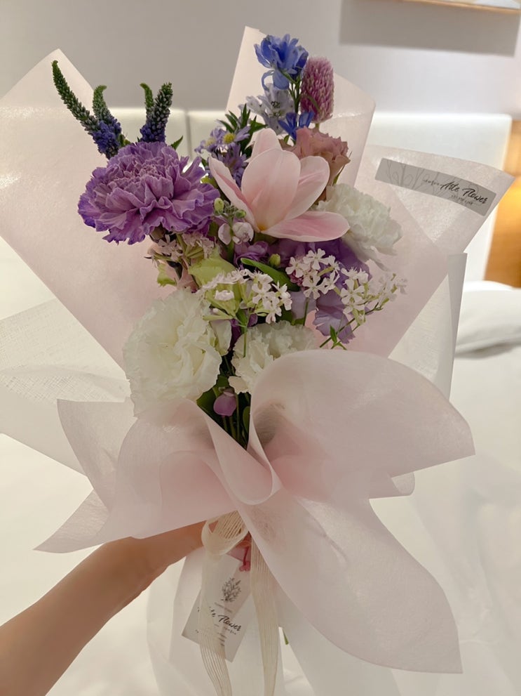  꽃다발! 항상 설레임 두근두근 + +