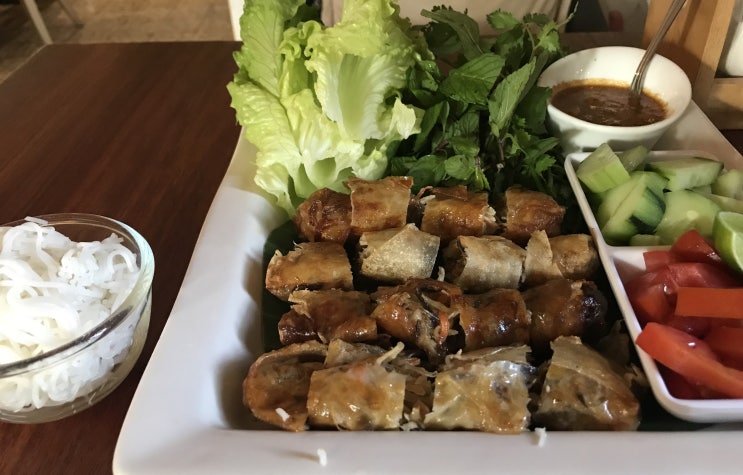  한국만큼 쌈 싸 먹는 게 많은 라오스