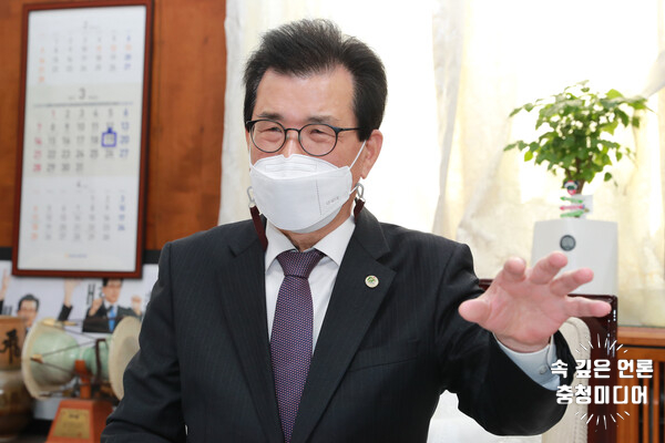  [충청미디어] 이시종 충북지사, 2022년 신년화두 '생양충완(生陽忠完)’