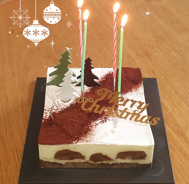 파리바게트 크리스마스 사전예약으로 구매한 티라미수 케잌! 파리바게트 크리스마스 사전예약으로 구매한 티라미수 케잌!