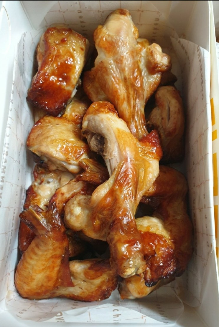  오븐에 구운 담백한 맛의 치킨 오븐마루치킨 배방점