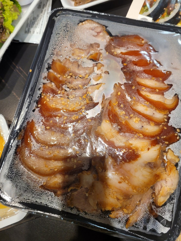  영종도 장터족발 크리스마스에 세트로 주문했어요