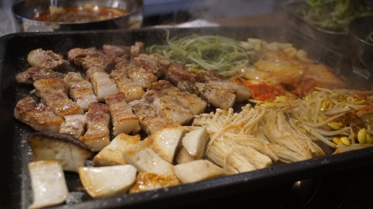  광안리고기맛집 육갑, 맛있는 고기와 홍게라면이 있는 부산광안역맛집