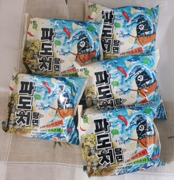  자취요리 간편 라면 파도치 탕면 맛있게 끓이는 법 칼로리 두런스토어 해장라면 술안주 조개 마늘 칼칼한 봉골레